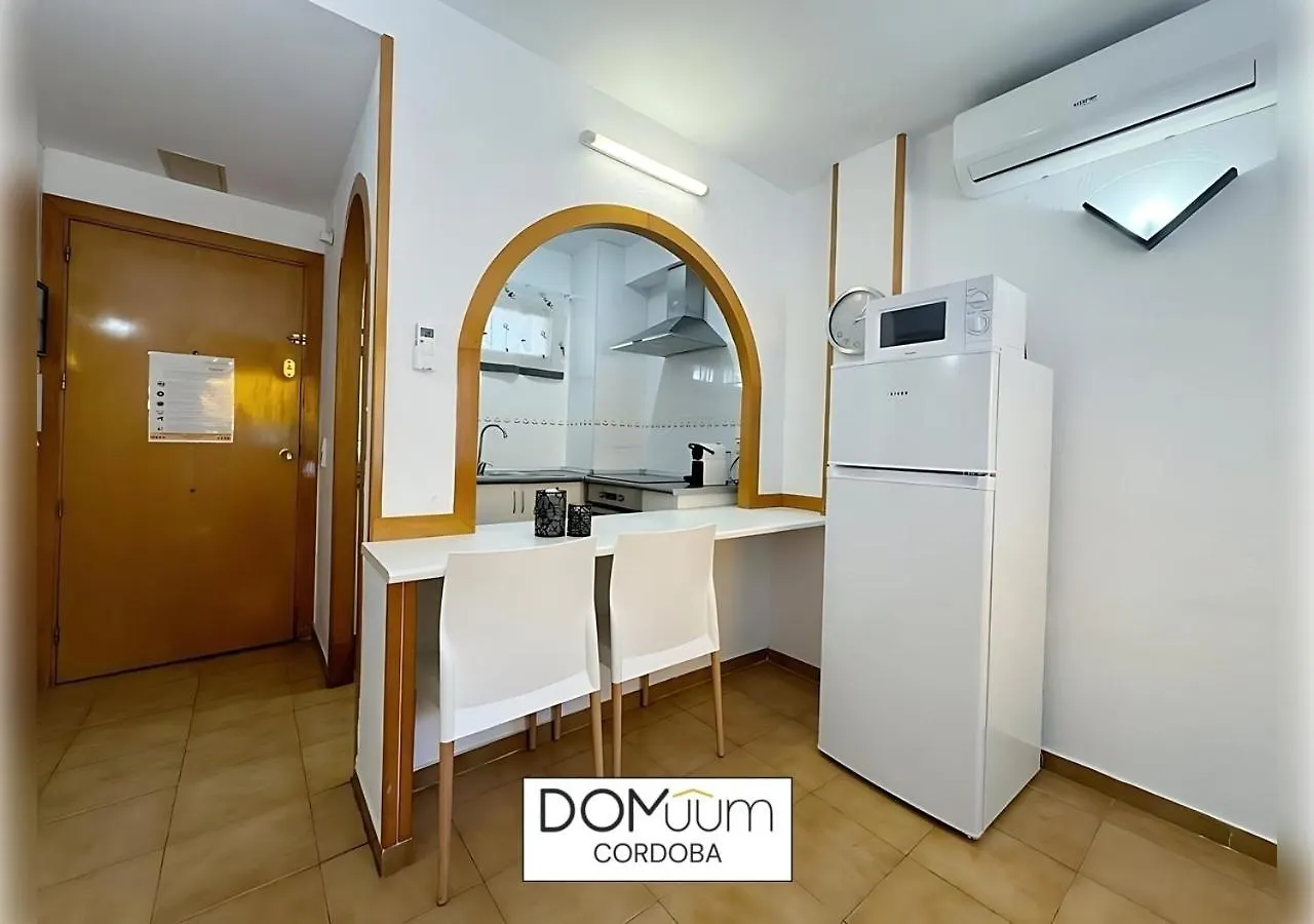 Domuum Holidays - Cordoba Apartments Салоу