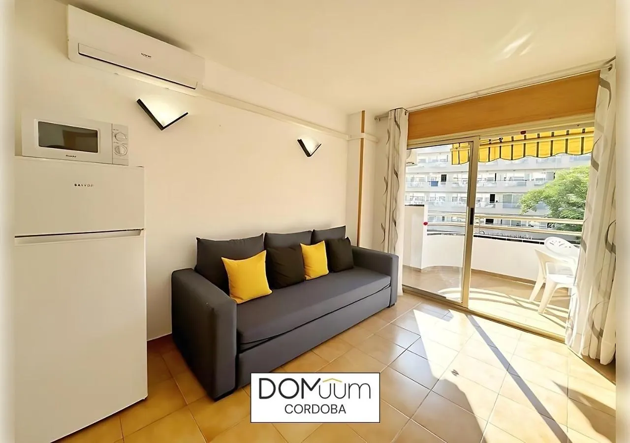Domuum Holidays - Cordoba Apartments Салоу