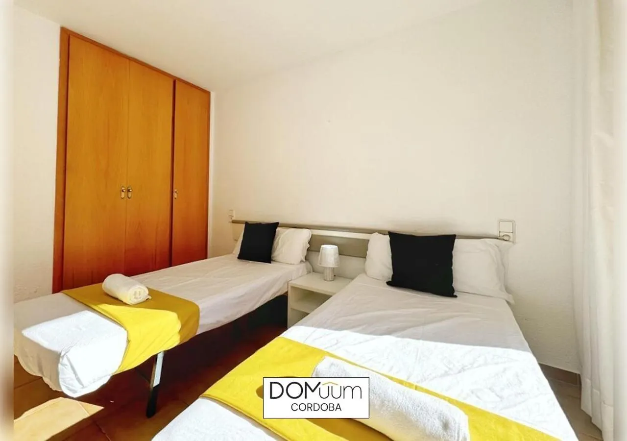 Domuum Holidays - Cordoba Apartments Салоу