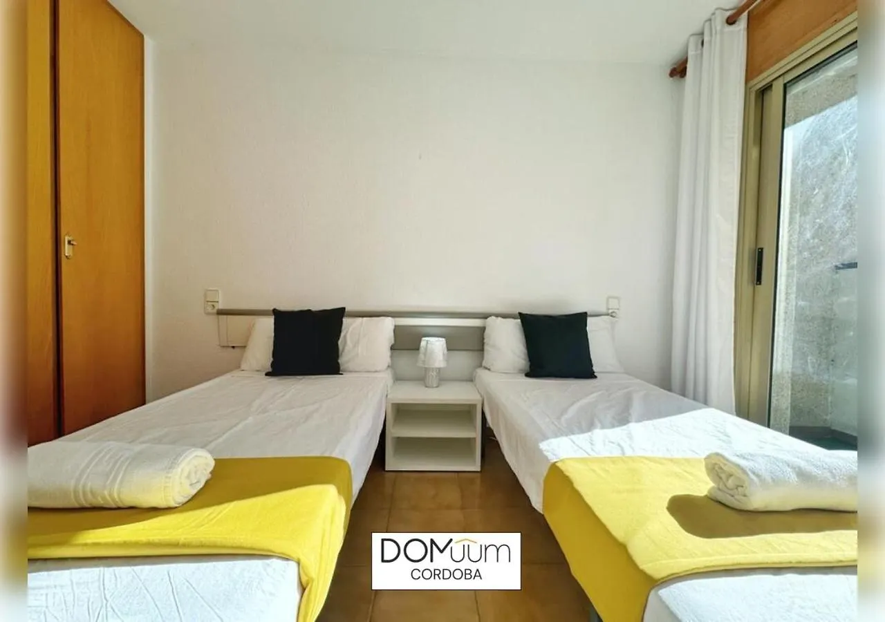 Domuum Holidays - Cordoba Apartments Салоу