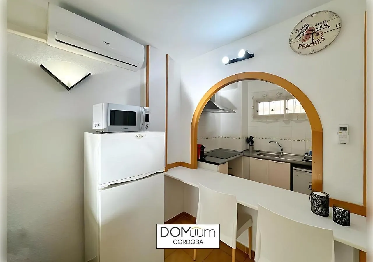 Domuum Holidays - Cordoba Apartments Салоу